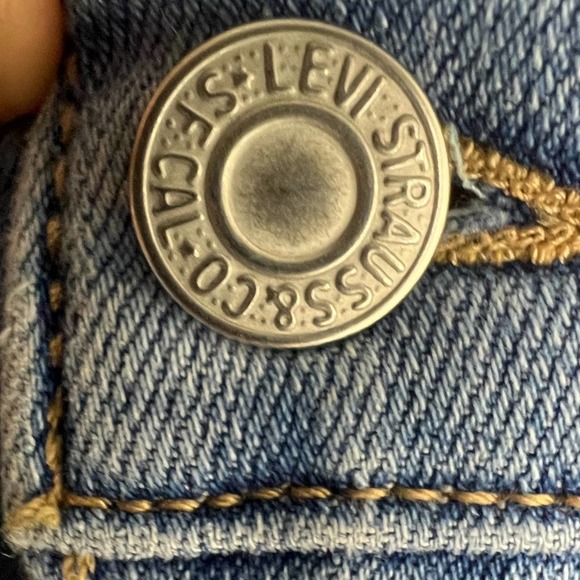 Levi’s high rise distressed shorts - Picture 7 of 11